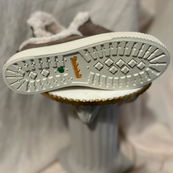 Suede Timberland Warm Lined Booties! - Picture 3 of 5